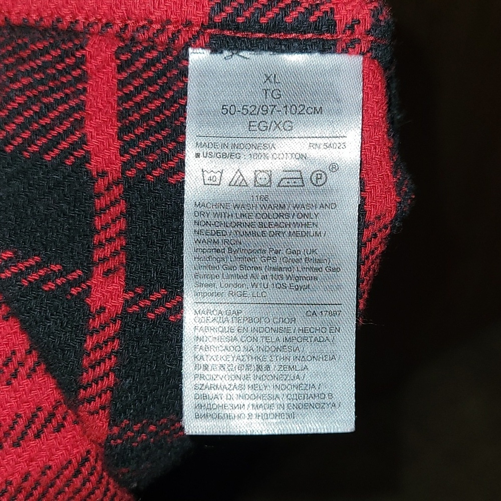 GAP XL Red and Black Plaid Men's Shirt - Picture 7 of 7